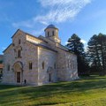 Mediji: Eskobar posetio manastir Visoki Dečani i opštinu Peć