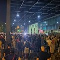 UŽIVO Izbori u Novom Sadu: Izlaznost do 12 sati 21,94 odsto, sukob policije i opozicije na Sajmu