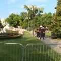 Zvižduci, "ua" i "Kukavica" na Andrićevom vencu: Studenti traže od Vučića da raspiše izbore, dok se obraća javnosti