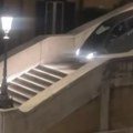 VIDEO: 80-godišnjak se Mercedesom A klase spustio niz istorijske stepenice u Rimu