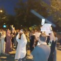 Građani protestovali ispred PU i kuće rektorke DUNP