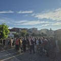 Roditelji đaka Jovine gimnazije u protestnoj šetnji protiv preseljenja dece u druge škole