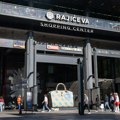 GUESS torba koja je osvojila Beograd: nova instalacija i nova radnja ispred Shopping Centra Rajićeva privlače sve poglede…