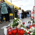 Sarajevo odaje počast žrtvama tragedije: Blokiran saobraćaj kod tramvajske stanice, prizori kidaju dušu