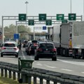 Putnička vozila čekaju sat vremena na izlazu na Horgošu, 40 minuta na ulazu na Gradini
