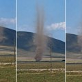 „PEŠTERSKI TORNADO“ SNIMLJEN KOD SJENICE: Snažan vrtlog podigao prašinu visoko u zrak