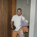 Sa 16 godina snimio hit od kog i danas živi i hrani šestoro dece: Evo kako pevač izgleda danas sa 38 godina (FOTO)