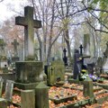 Užasan prizor snimljen na groblju u Šapcu! Građani gledaju i ne veruju: Kakav odnos imamo prema preminulima?