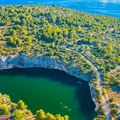 Ovo jezero na Jadranu izgleda mirno, ali u dubini nema kiseonika: Naučnici decenijama prate neobičnu pojavu jer se stalno…