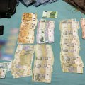 Skupoceni automobili, novac, pištolj i droga: Evo šta je zaplenjeno kriminalnoj grupi koja je uhapšena zbog švercovanja…
