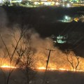 Vatra guta brdo iznad Čačka: Meštani uplašeni, gašenje vatre otežava jak vetar