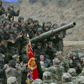 Odgovor Americi i Južnoj Koreji: Kim Džong Un tenkom predvodio vojne vežbe /foto/