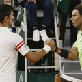 Đoković se „rutinski“ pozdravio sa Nadalom, sa Alkarazom srdačno i uz osmehe (VIDEO)