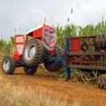 Nesreća kod Ljiga: Muškarac poginuo prilikom prevrtanja traktora