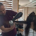 Sa 19 krenuo da frizira i nikad nije prestao! Već 20 godina je glavni u svom gradu, svi trče da im baš on radi o glavi