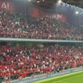 Sramne scene pred početak meča: Navijači Albanije gađali Petrovića pivom, pa skandirali i pevali UČK