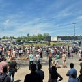 Novosađani odali poštu kod Železničke stanice: Osam meseci od pada nadstrešnice FOTO
