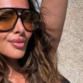 Sonja Vuksanović se skinula na plaži i pokazala obline: Provocira u tigrastom bikiniju, sve oči uprte u nju