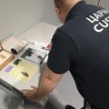 Zaplena na beogradskom aerodoromu: Putnik u koferu imao pravo bogatstvo, ali su carinici hitno reagovali (foto)