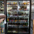 Zabranjuju prodaju hladnog piva prodavnicama? Jedna komšijska država na pragu važne odluke: Dozvola će zavisiti od gradova ali…