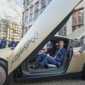 Tesla pod istragom zbog autonomnih vozila, a priprema prodaju automobila bez volana i nožnih komandi
