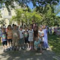 Kako su se predškolci i njihovi roditelji iz vrtića "Veseljko" u Kotežu oprostili od vaspitačica: Nemojte nas zaboraviti…