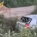 Automobil sleteo sa puta, devojka zatečena bez svesti: Teška nesreća kod Valjeva (video)