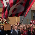 Hiljade ljudi na ulicama Milana se oprašta od Barezija