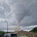 (FOTO) Tornado pogodio jug Francuske, oštećeno više od 300 kuća i povređeno 15 ljudi