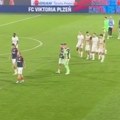 Igrači Zvezde nisu otišli kod Delija posle ispadanja od Viktorije, pognute glave napustili Plzenj
