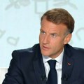 Makron u slobodnom padu: Popularnost predsednika Francuske pala na rekordno niskih 18 odsto