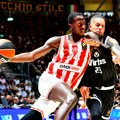 (VIDEO) Kar trojkom uz zvuk sirene srušio Olimpijakos