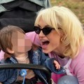 Sin Anje Mit porastao! Glumica objavila neodoljiv prizor iz šetnje sa naslednikom: Slika topi srca