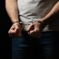 Užas u Ćupriji: Pretukao komšinicu, pa joj ustrelio psa; Policija ga odmah uhapsila