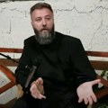 "Muškarci, prestanite da nosite uske pantalone kao helanke" Oštre reči sveštenika Predraga Popovića: "Zato su žene…