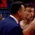 Aleksa sprečio trenera da se obračuna sa sudijom (VIDEO)