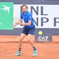 VIDEO Haos u Rimu: Medvedev u sukobu sa navijačima, meč prekinut na meč lopti