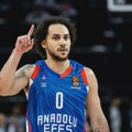 Larkin i Biberović "zapalili mrežice", Efes ostao u životu protiv Fenera u meču od dva i po sata i 83 "penala"