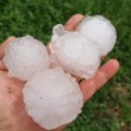 Mračne prognoze meteorologa se obistinile, snažna oluja napravila haos: Grad veličine oraha padao u Sloveniji