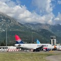 Zbog dojave o bombi u avionu privremeno zatvoren aerodrom u Tivtu