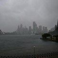 Ciklon bomba napravila potpuni haos u Australiji! Vetar čupa drveće, letovi otkazani, a najgore tek dolazi (video, foto)