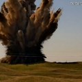 Detonacija u Deliblatskoj peščari: MUP objavio slike raznošenja ogromne bombe uklonjene sa gradilišta u Beogradu