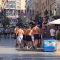 Naleteli smo na poljske huligane kako šetaju goli usred Knez Mihailove: Neverovatne scene u Beogradu