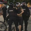 Osumnjičeni za napad na policiju u Novom Sadu se brane sa slobode: Veteranu zabrana prilaska i supruzi