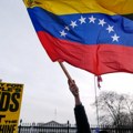 Građani širom SAD izašli na ulice protestujući protiv vojne operacije u Venecueli