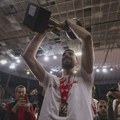 ВИДЕО Погледајте делић Звездиног славља у Нишу, Добрић дизао трофеј пред навијачима