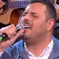Дејан Костић отпевао Шабанов хит и дигао естраду на ноге! Огласиле се ове певачице, међу њима Цеца: "Доктор!"