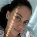 Млада певачица изненада хоспитализована! Огласила се пред операцију и открила кроз какву драму пролази: Само дан после…