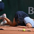 Đoković je zapratio i napisao joj poruku, sad je doživela jezivu povredu posle dva gema na Rolan Garosu