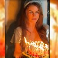 "Moja jedina želja je da se oporavim i vratim na scenu" Naša pevačica proslavila 38. rođendan: Suočava se sa ozbiljnim…